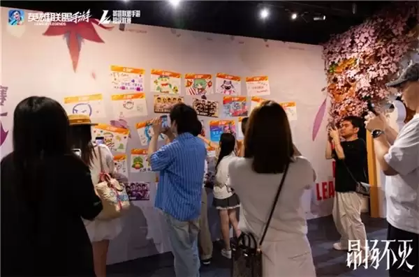 五角场周末新去处:WRL夏季赛线下开放,露营椅蒲团躺平看比赛