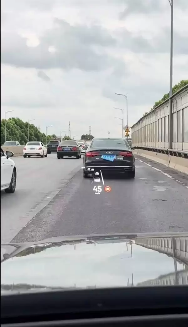 长沙一奥迪车挂润A88888上路被举报！交警：记9分、罚款200元