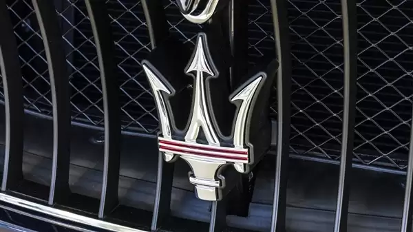 玛莎拉蒂拟推手动挡燃油超跑：海神V6引擎加持 最大630马力