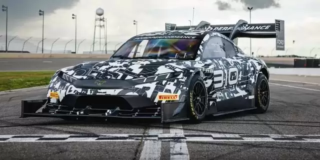 福特超级野马Mach-E纯电赛车夺得2026派克峰爬山赛冠军