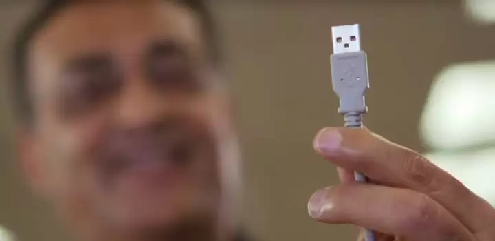 为什么 iPhone 数据线的 USB 接口不能正反插? 为什么 iPhone 数据线的 USB 接口不能正反插?