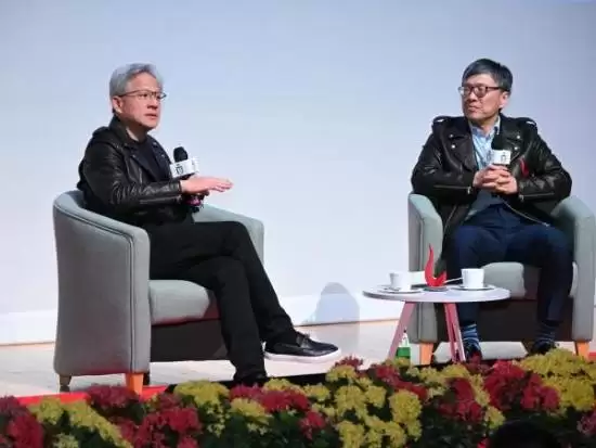 英伟达黄仁勋称未来三种机器人有望大规模生产 ：汽车、无人机和人形机器人