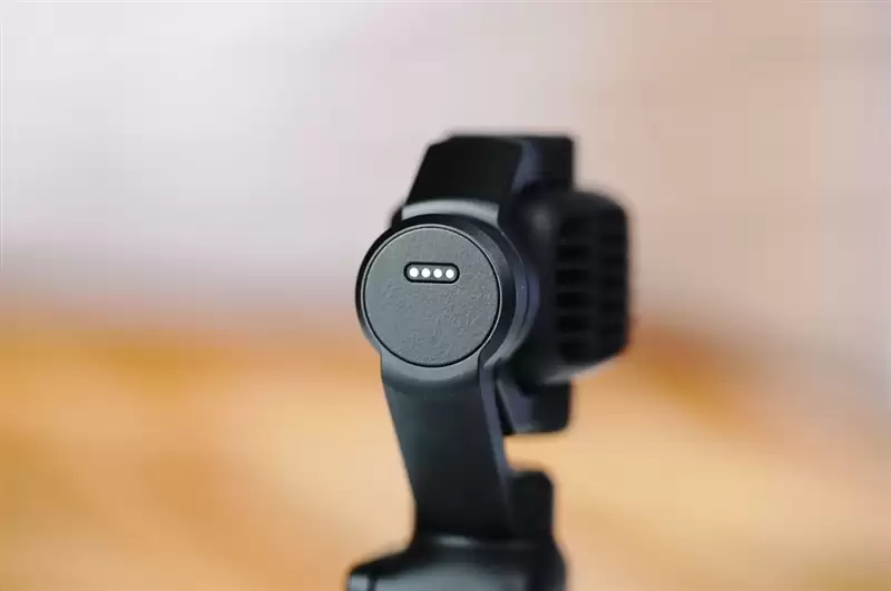 三倍双摄加持 + D-Log 2 曲线！大疆DJI OSMO Pocket 4P全面评测：补齐短板，化身口袋电影机