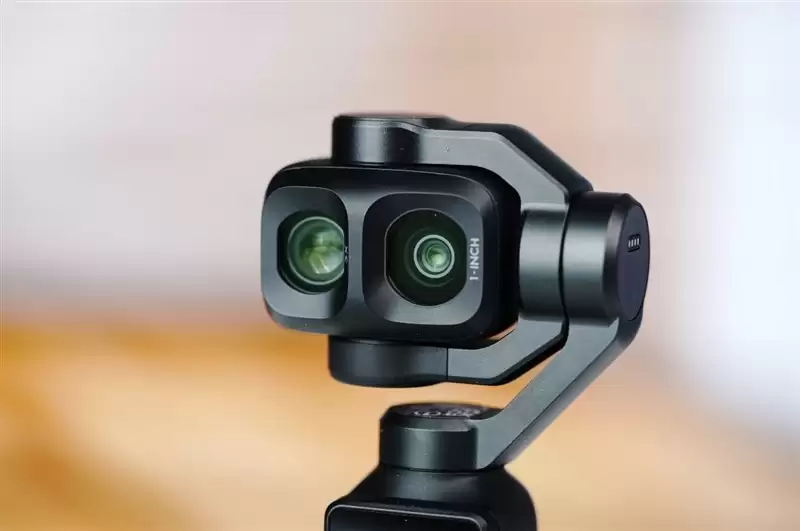 三倍双摄加持 + D-Log 2 曲线！大疆DJI OSMO Pocket 4P全面评测：补齐短板，化身口袋电影机