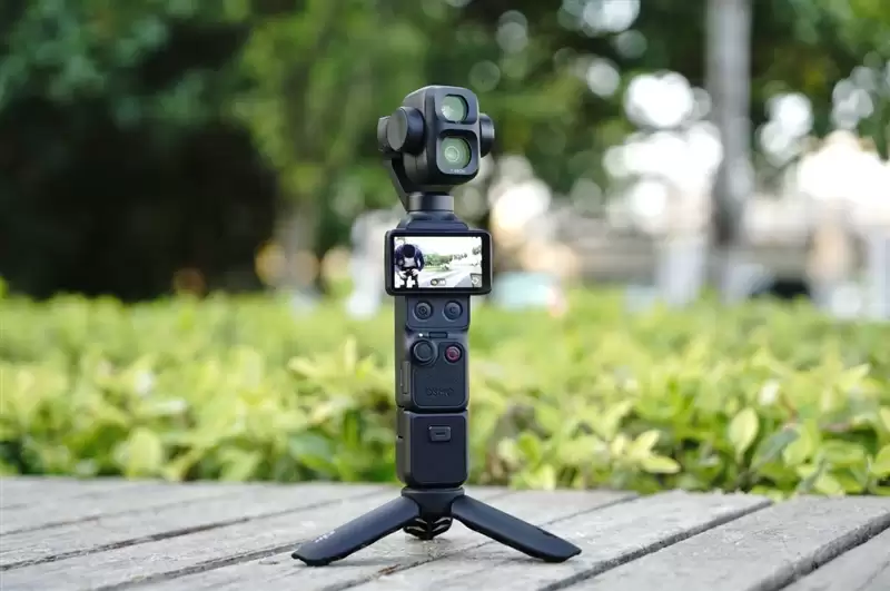 三倍双摄加持 + D-Log 2 曲线！大疆DJI OSMO Pocket 4P全面评测：补齐短板，化身口袋电影机
