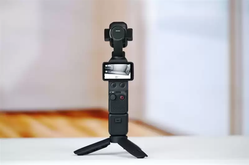 三倍双摄加持 + D-Log 2 曲线！大疆DJI OSMO Pocket 4P全面评测：补齐短板，化身口袋电影机