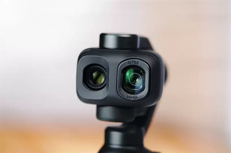 三倍双摄加持 + D-Log 2 曲线！大疆DJI OSMO Pocket 4P全面评测：补齐短板，化身口袋电影机