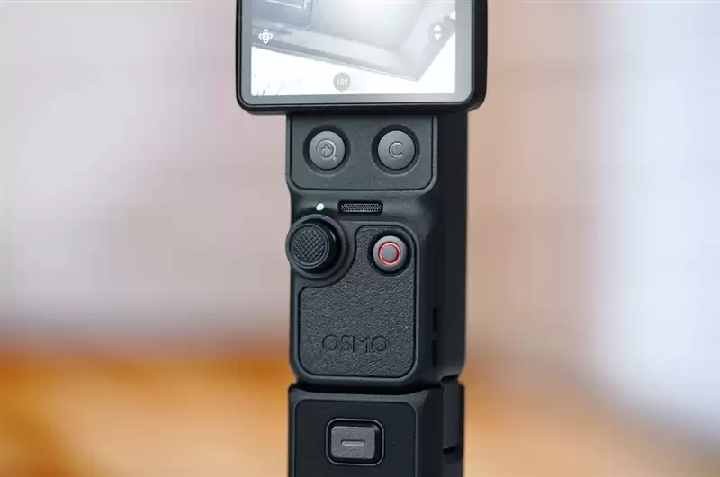 三倍双摄加持 + D-Log 2 曲线！大疆DJI OSMO Pocket 4P全面评测：补齐短板，化身口袋电影机