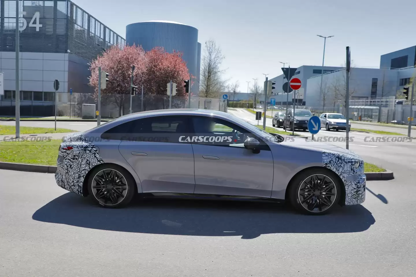 梅赛德斯-奔驰 C-Class EQ 电动轿车路测图曝光，483 马力双电机驱动