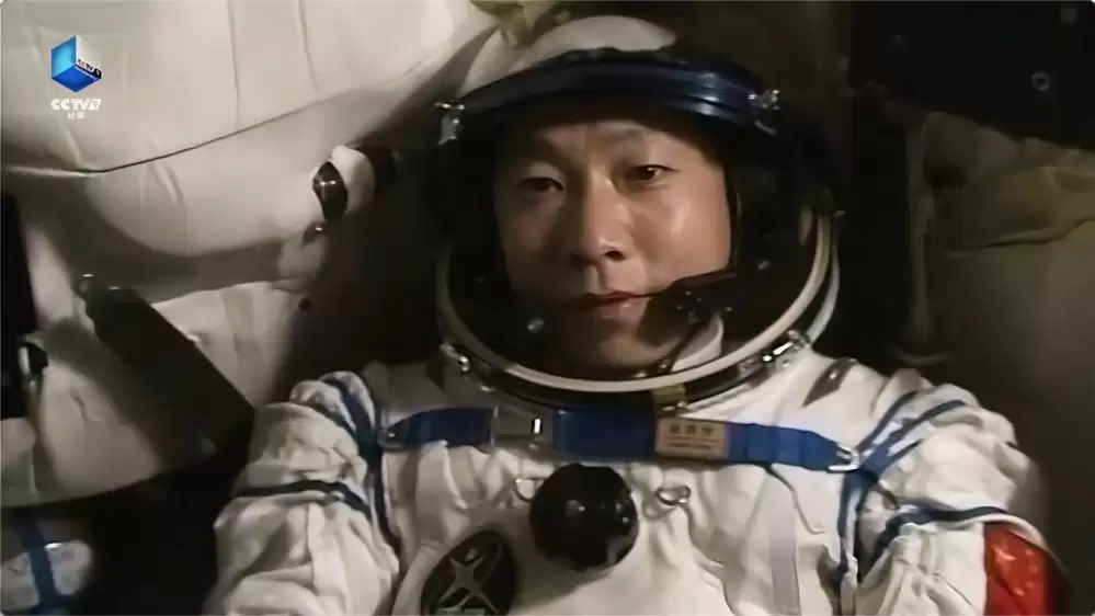 4K 修复杨利伟“神舟五号”首飞太空珍贵画面公布