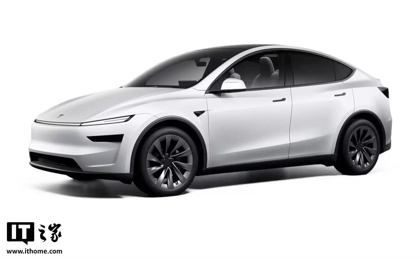 特斯拉推出 2026 款改款 Model Y 车型：车标黑化、新增轮毂及内饰配色选装，26.35 万元起