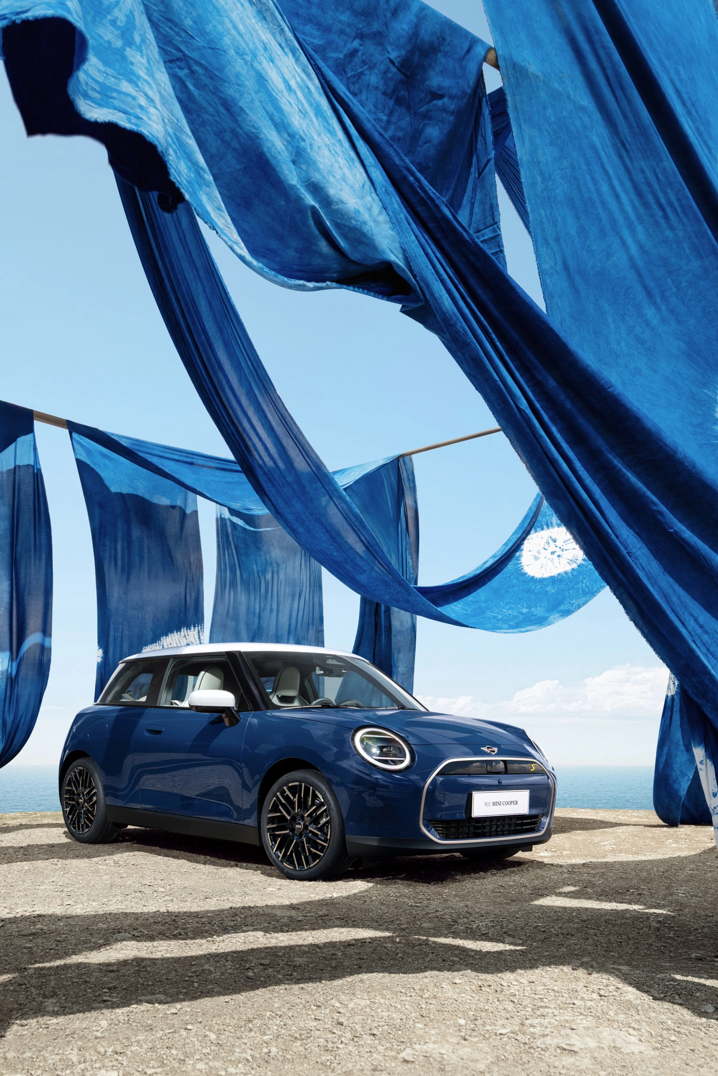 电动 MINI COOPER 推出即兴蓝调限定配色，售 20.88 万元起