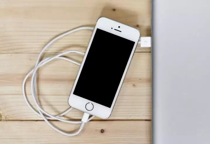iPhone 出现间歇性黑屏的问题怎么办？