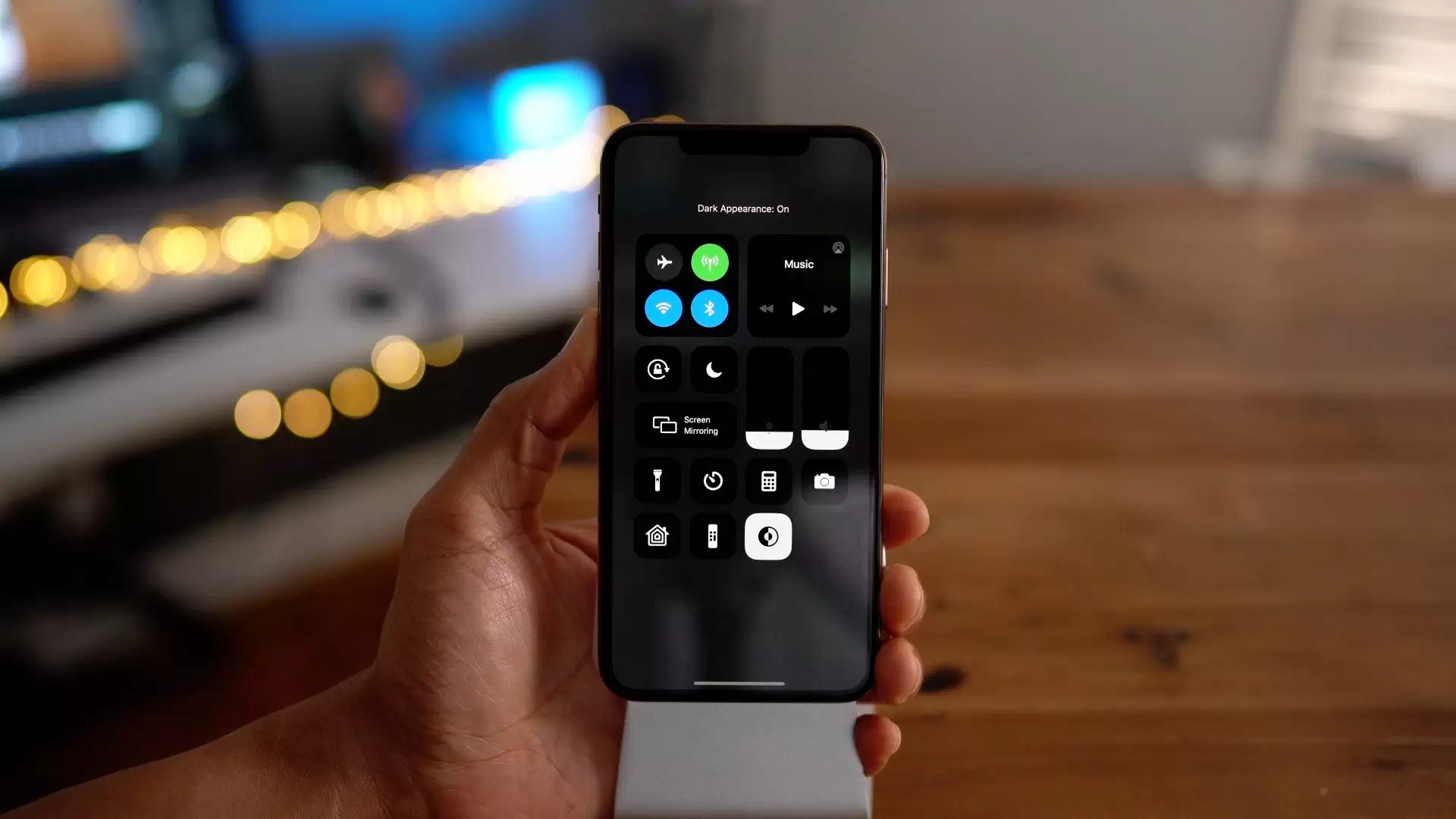 iOS 13 教程:如何在 iPhone 和 iPad 的控制中心添加「深色模式」开关 iOS 13 教程:如何在 iPhone 和 iPad 的控制中心添加「深色模式」开关