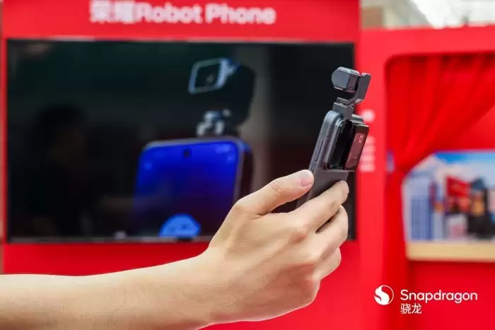 荣耀Robot Phone机器人手机8月上市，产品线将持续迭代