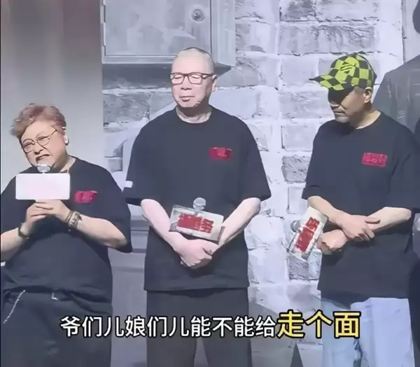 让大家为冯小刚新片走个面言论 韩红致歉称退出公益行业:官方辟谣假新闻