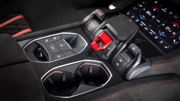 4.0T双涡轮V8插混动力!兰博基尼Urus SE Performante官图发布