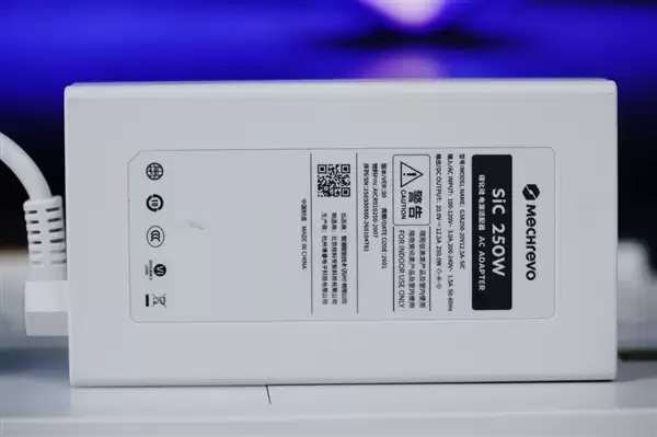 300Hz电竞屏！蛟龙16Pro潮玩版全能游戏本图赏