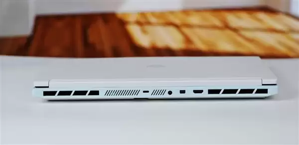 300Hz电竞屏！蛟龙16Pro潮玩版全能游戏本图赏