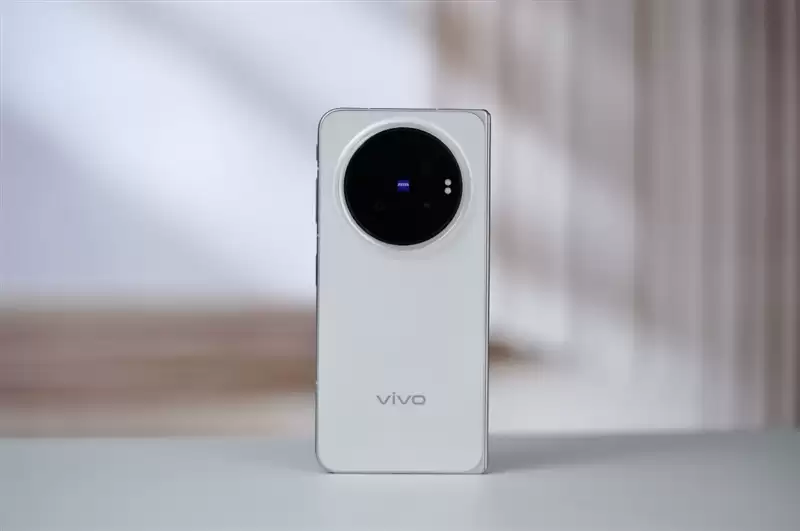 超强小V单同款影像系统 vivo X Fold6手机全面评测:一款用出了电脑味儿的大折屏