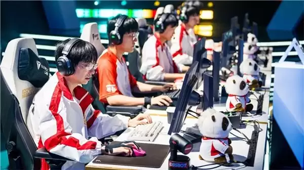 全球最大电竞赛事EWC连续两年选择中国智能影像,OBSBOT寻影用实力定义赛事级专业标准