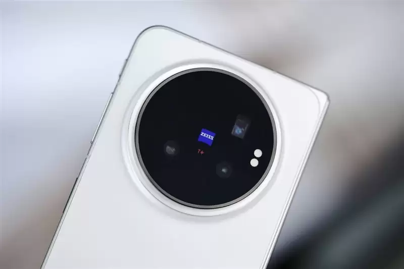超强小V单同款影像系统 vivo X Fold6手机全面评测:一款用出了电脑味儿的大折屏