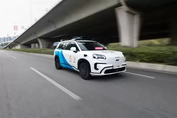 自动驾驶挡消防车、撞9岁女童！美国才发话整改 国内法规就已落地