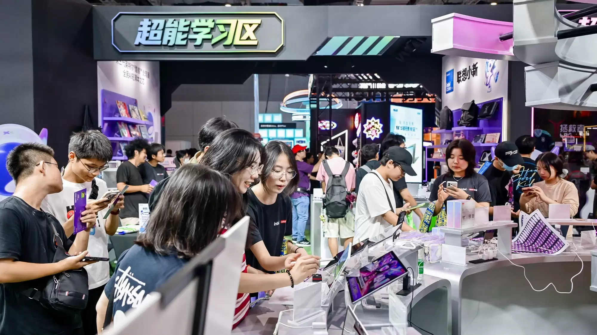 AI赋能全场景！联想携全系新品、世界杯限量版惊艳亮相BilibiliWorld 2026