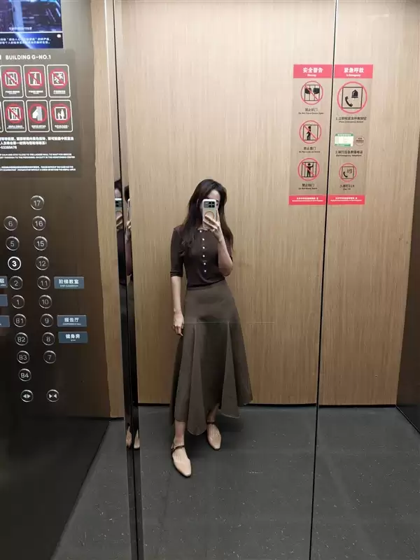 国民小金刚五年流畅!REDMI Note 17发布会彩排中:胡馨心主讲
