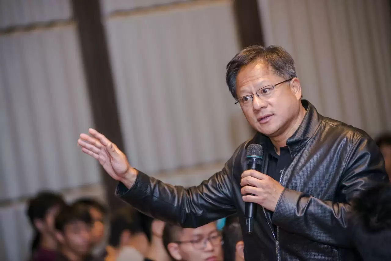 未来职场更“卷”，黄仁勋：“multi-shot”AI 具备超强推理能力，可视为“员工”
