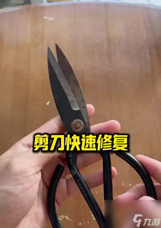 我的世界中如何制作剪刀（快速学会制作和使用剪刀的技巧与方法）
