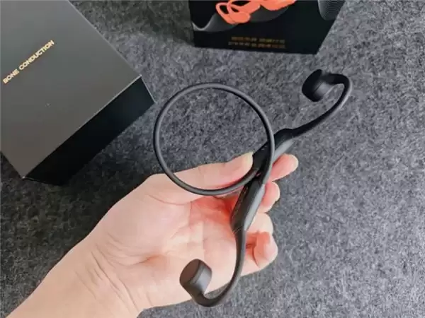 园世 Beta Pro 骨传导耳机上手:IPX8 深度防水,游泳党刚需听音装备