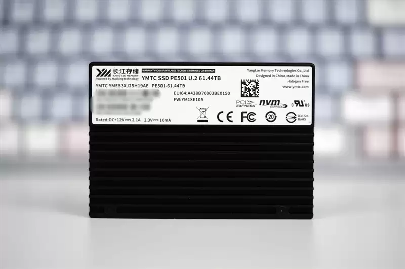 专为AI而生的企业级QLC SSD!长江存储PE501 61.44TB评测:超过1PB的写入测试