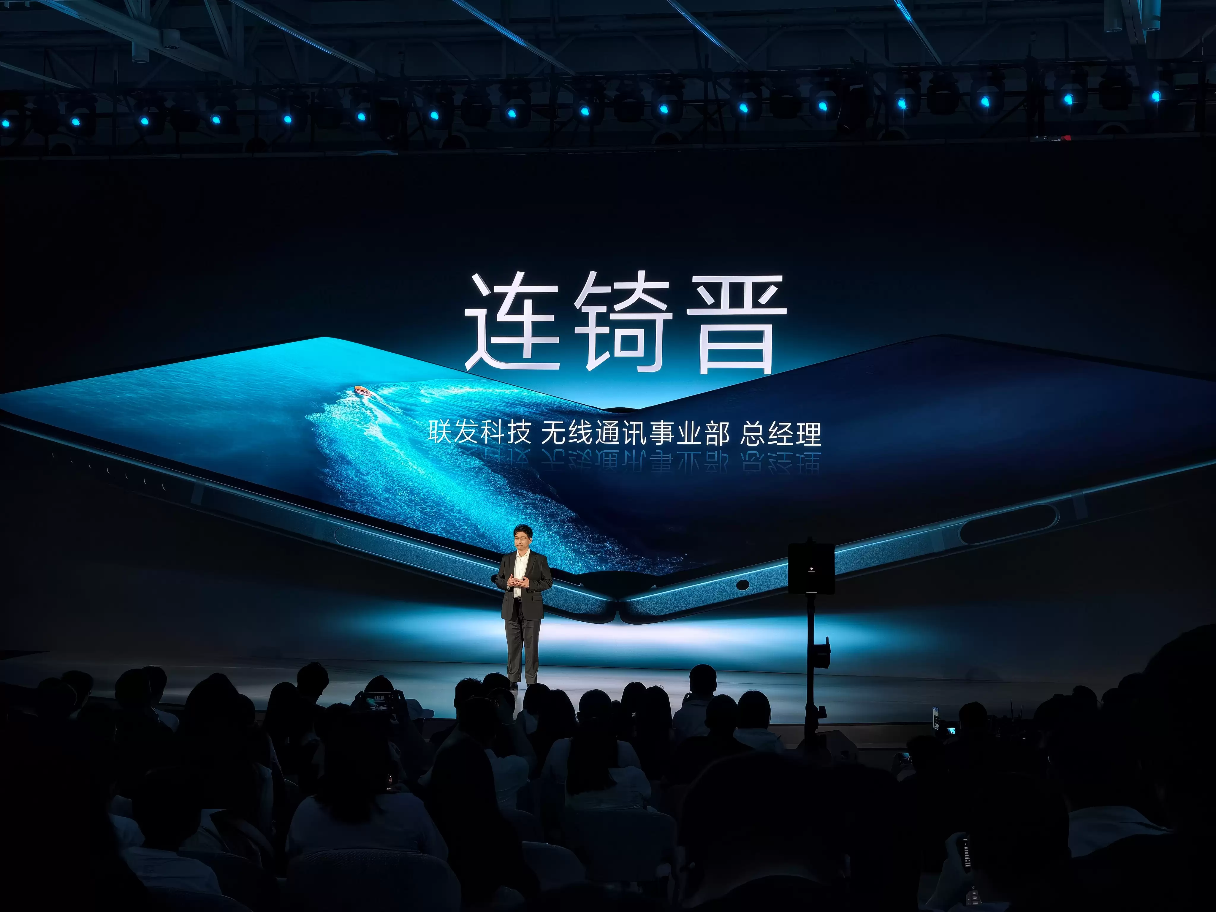 vivo携手联发科锚定「AI轻办公」核心场景,开启折叠旗舰的二次进化