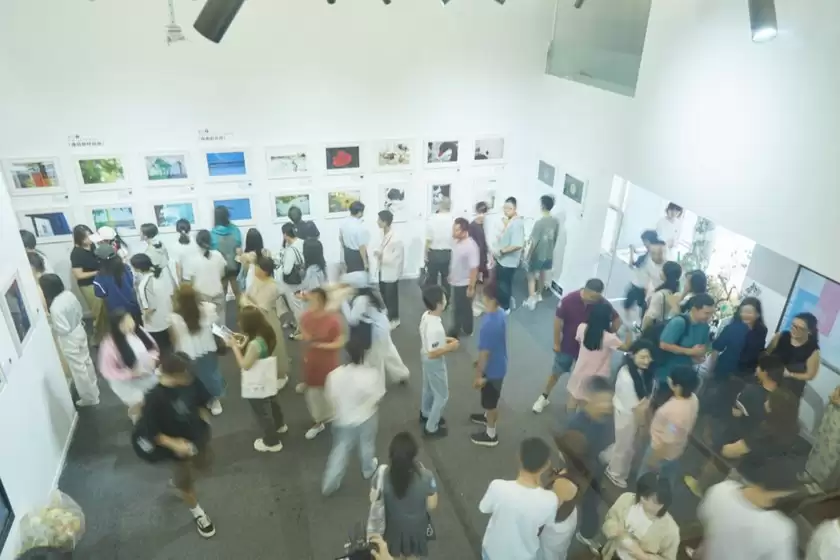 公益摄影双个展《看见的方式》在京开幕 聚焦青少年心理健康与艺术疗愈 公益摄影双个展《看见的方式》在京开幕 聚焦青少年心理健康与艺术疗愈