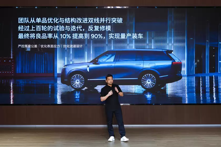 小鹏GX联合福耀玻璃攻克玻璃行业难题,业内最强AI调光隐私玻璃实现量产落地 小鹏GX联合福耀玻璃攻克玻璃行业难题,业内最强AI调光隐私玻璃实现量产落地