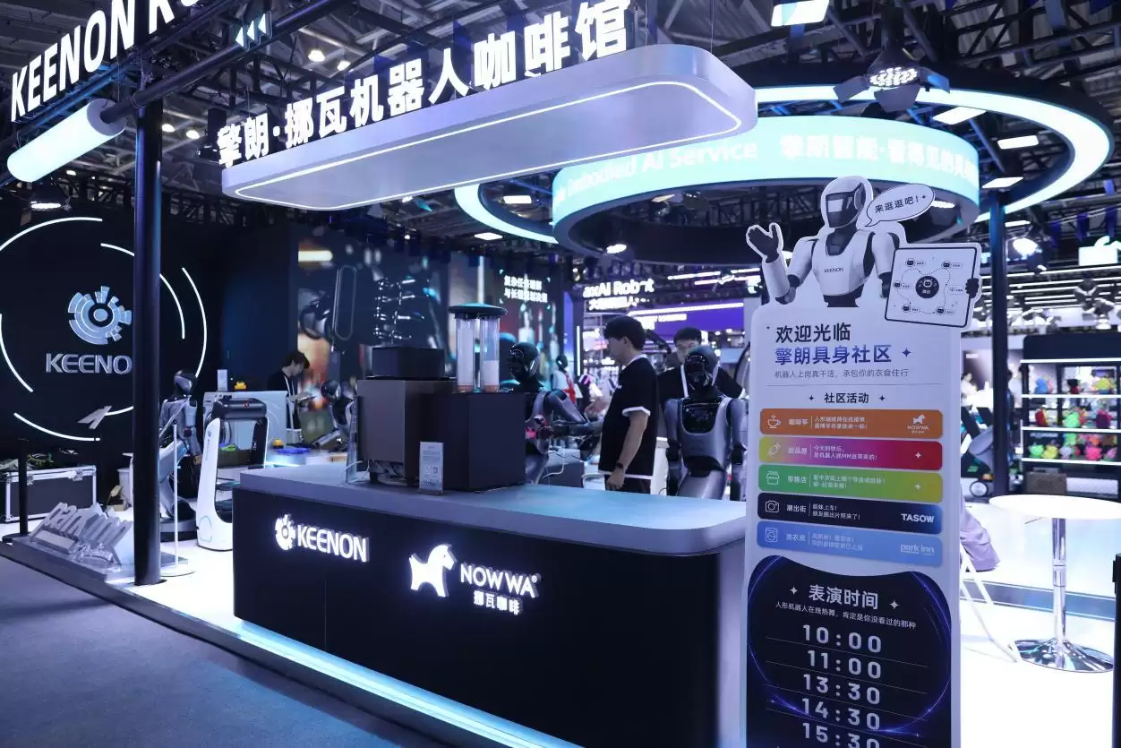 WAIC 2026擎朗具身社区开张：无遥操，纯自主，看得见的具身服务