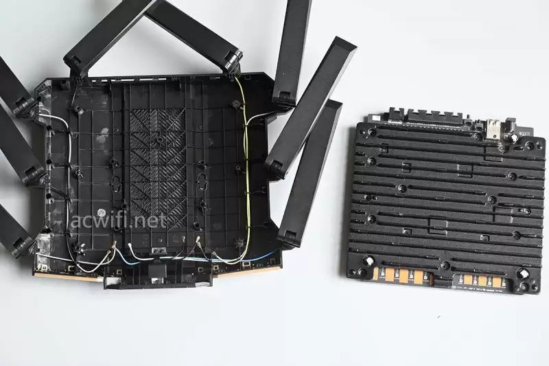 中兴问天BE7200Pro+路由器新旧两个版本有什么区别? 两版拆机对比