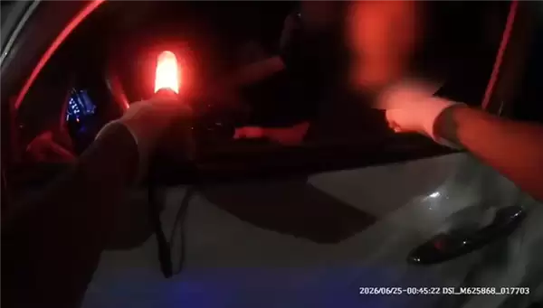 女子酒驾被查打电话让朋友开车来接:不料后者喝的更多!