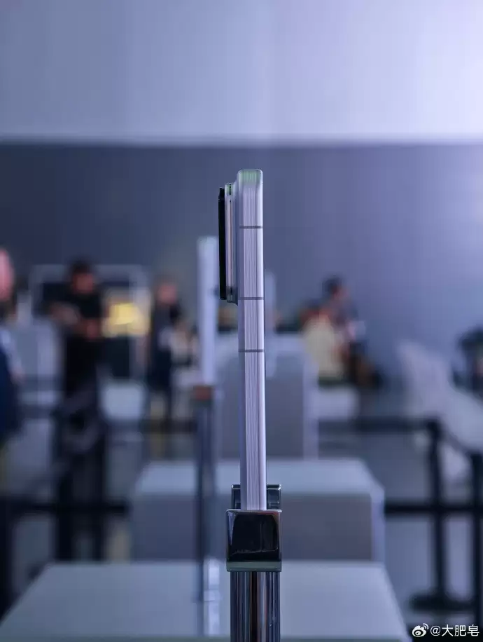网友抢先预订荣耀Robot Phone 1TB版:顶配预估15999元,自研云台推高成本