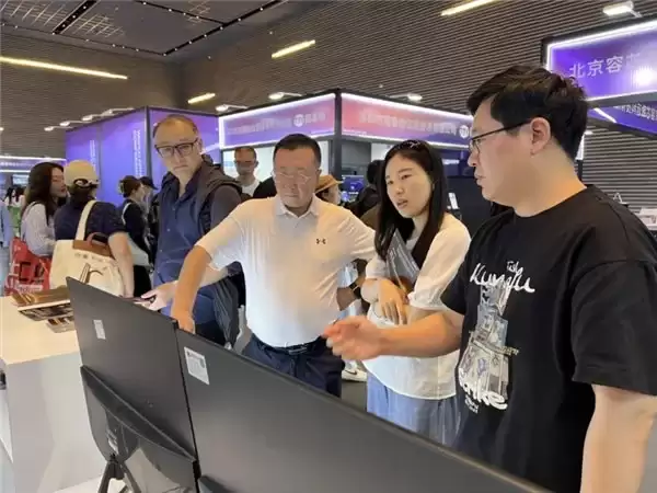 WAIC 2026现场直击:砺算四大解决方案,回答AI“离开屏幕后能做什么”