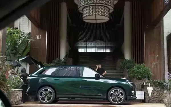 大五座SUV！小鹏G9L最新实车图曝光：翠绿配色+双层星环灯设计