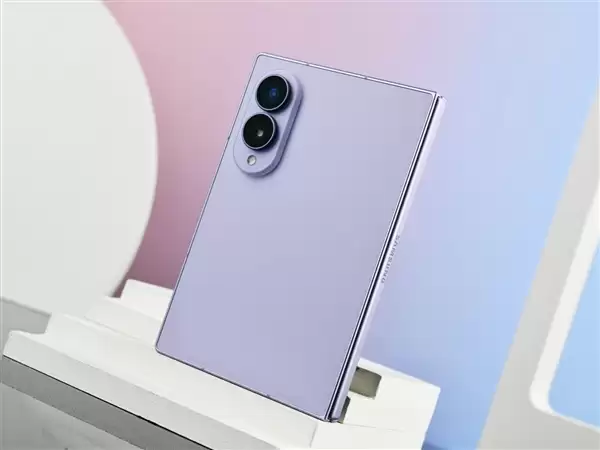 三星Galaxy Z Fold8上手:六年首次换形态 阔折叠体验大不一样