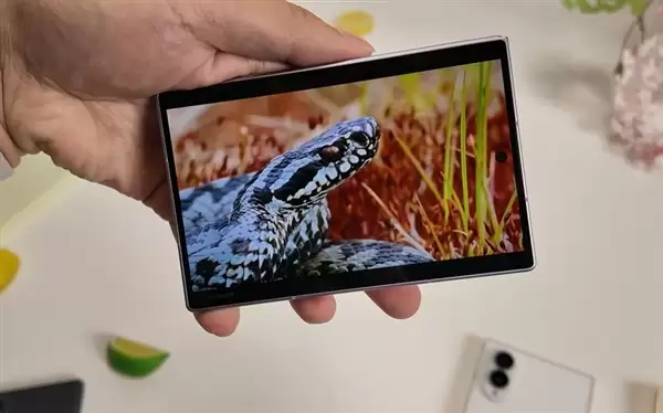 三星Galaxy Z Fold8上手:六年首次换形态 阔折叠体验大不一样