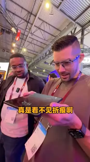 MWC2026街头挑战引热议,OPPO Find N6无痕折叠屏实力惊艳海外