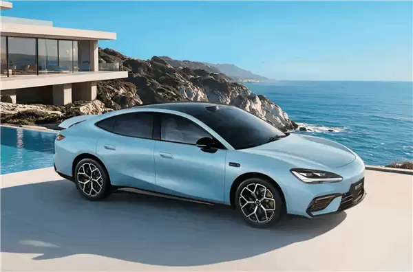 比Model 3便宜9万！吉利银河TT预售：14.59万元起