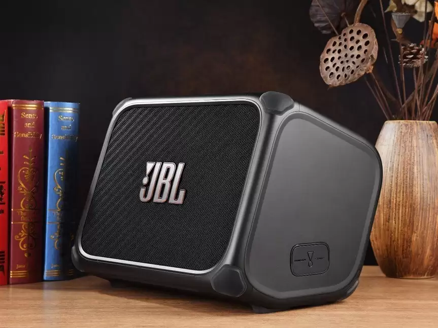 一台音箱干掉了我半个工作台上的设备 JBL BAND BOX评测