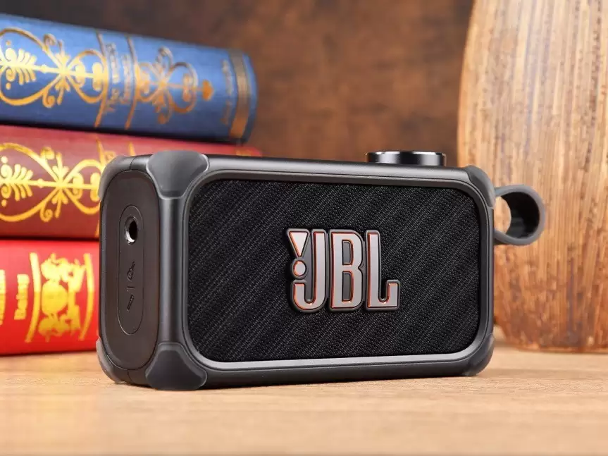 一台音箱干掉了我半个工作台上的设备 JBL BAND BOX评测
