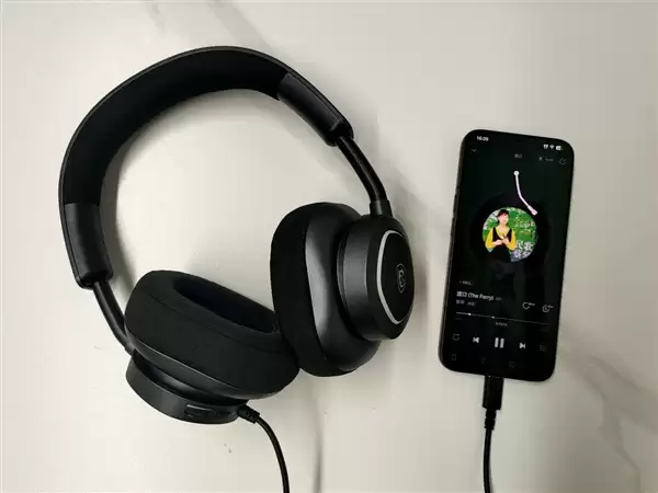 一副耳机玩遍PC、掌机和手机!微星MAESTRO 300电竞耳机评测:247g轻量还有双耳罩
